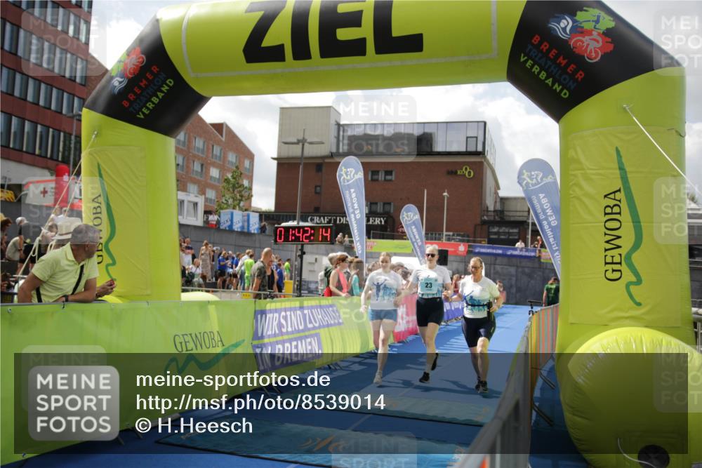 10.08.2025 - GEWOBA Citytriathlon Bremen H.Heesch http://msf.ph/oto/8539014 10.08.2025 11:45:51 Ziel 39, 221 meine-sportfotos.de