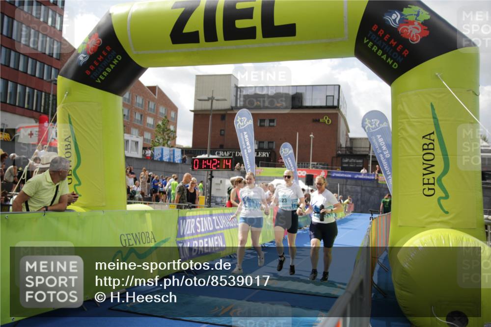 10.08.2025 - GEWOBA Citytriathlon Bremen H.Heesch http://msf.ph/oto/8539017 10.08.2025 11:45:52 Ziel 23, 39, 221 meine-sportfotos.de