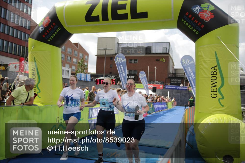 10.08.2025 - GEWOBA Citytriathlon Bremen H.Heesch http://msf.ph/oto/8539023 10.08.2025 11:45:52 Ziel 23, 39, 221 meine-sportfotos.de