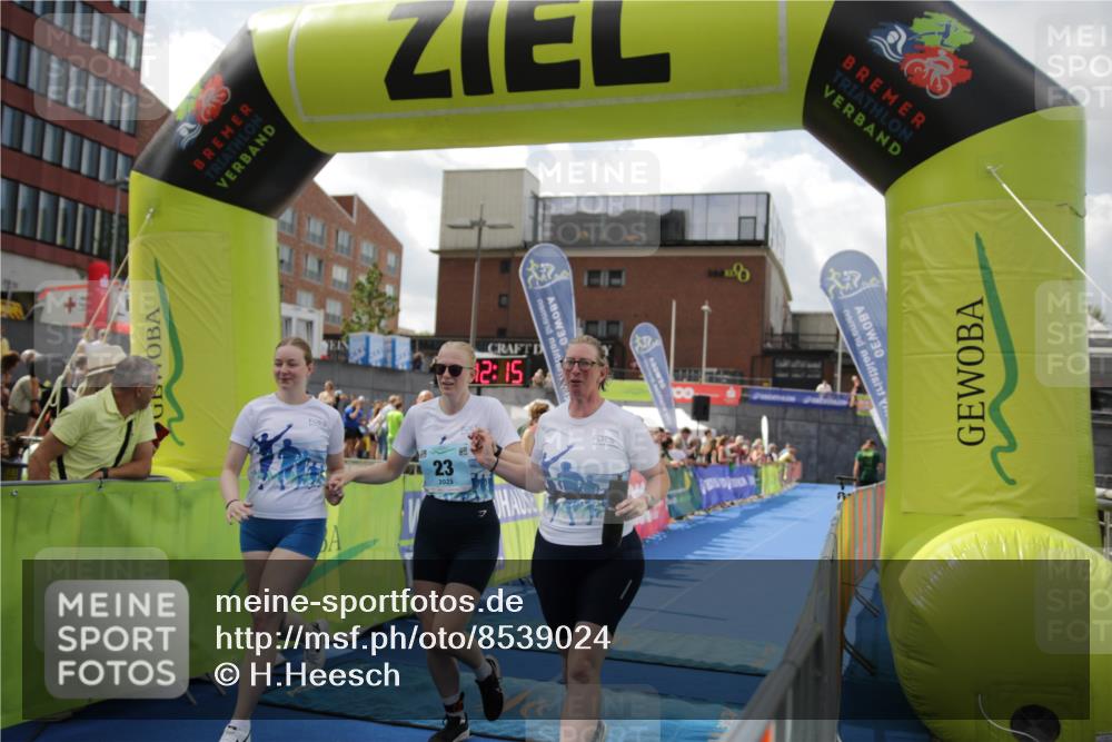 10.08.2025 - GEWOBA Citytriathlon Bremen H.Heesch http://msf.ph/oto/8539024 10.08.2025 11:45:53 Ziel 23, 39, 221 meine-sportfotos.de