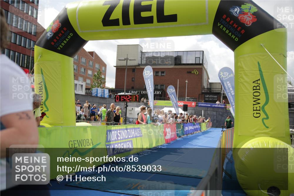 10.08.2025 - GEWOBA Citytriathlon Bremen H.Heesch http://msf.ph/oto/8539033 10.08.2025 11:45:54 Ziel 23, 221 meine-sportfotos.de