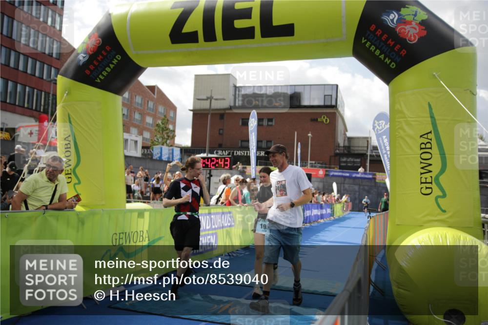 10.08.2025 - GEWOBA Citytriathlon Bremen H.Heesch http://msf.ph/oto/8539040 10.08.2025 11:46:20 Ziel 193 meine-sportfotos.de