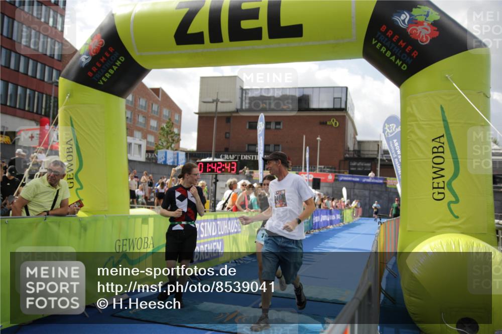 10.08.2025 - GEWOBA Citytriathlon Bremen H.Heesch http://msf.ph/oto/8539041 10.08.2025 11:46:20 Ziel 193 meine-sportfotos.de