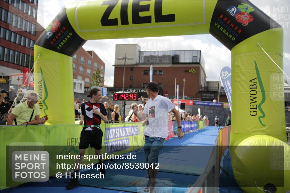 10.08.2025 - GEWOBA Citytriathlon Bremen H.Heesch http://msf.ph/oto/8539042 10.08.2025 11:46:20 Ziel 193 meine-sportfotos.de