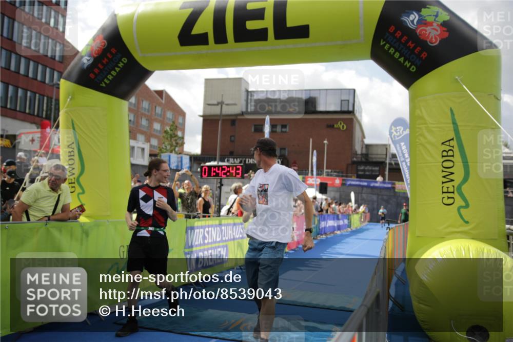 10.08.2025 - GEWOBA Citytriathlon Bremen H.Heesch http://msf.ph/oto/8539043 10.08.2025 11:46:20 Ziel 193 meine-sportfotos.de