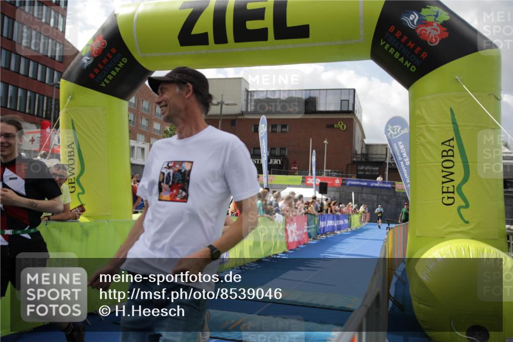 10.08.2025 - GEWOBA Citytriathlon Bremen H.Heesch http://msf.ph/oto/8539046 10.08.2025 11:46:21 Ziel 193 meine-sportfotos.de