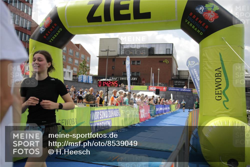 10.08.2025 - GEWOBA Citytriathlon Bremen H.Heesch http://msf.ph/oto/8539049 10.08.2025 11:46:22 Ziel 193 meine-sportfotos.de