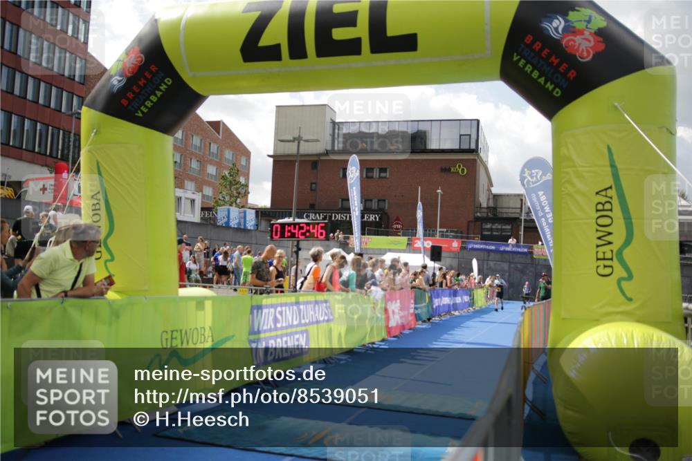 10.08.2025 - GEWOBA Citytriathlon Bremen H.Heesch http://msf.ph/oto/8539051 10.08.2025 11:46:23 Ziel 193 meine-sportfotos.de