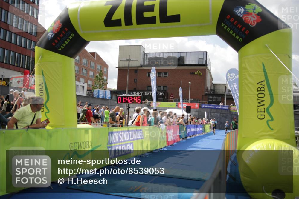 10.08.2025 - GEWOBA Citytriathlon Bremen H.Heesch http://msf.ph/oto/8539053 10.08.2025 11:46:23 Ziel 193 meine-sportfotos.de