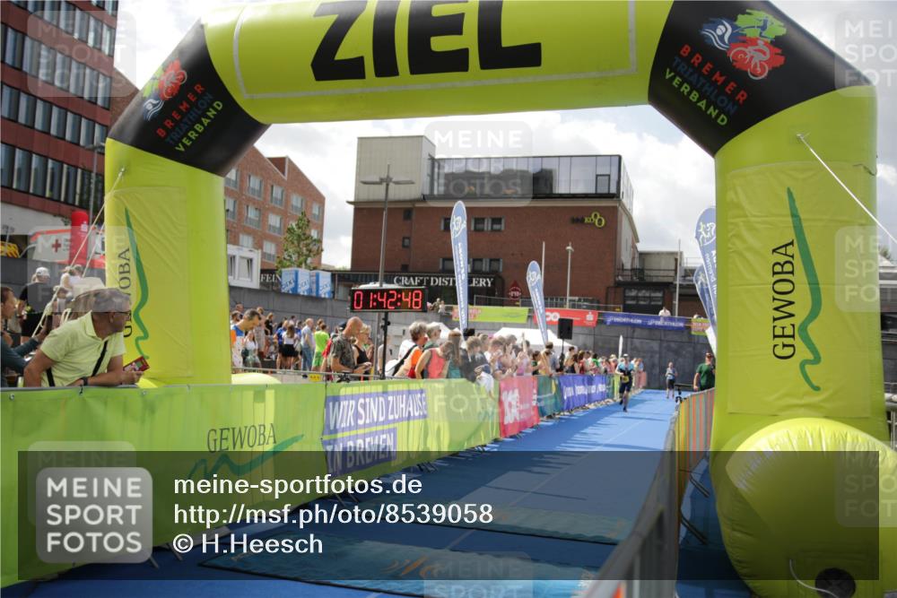 10.08.2025 - GEWOBA Citytriathlon Bremen H.Heesch http://msf.ph/oto/8539058 10.08.2025 11:46:25 Ziel 193 meine-sportfotos.de