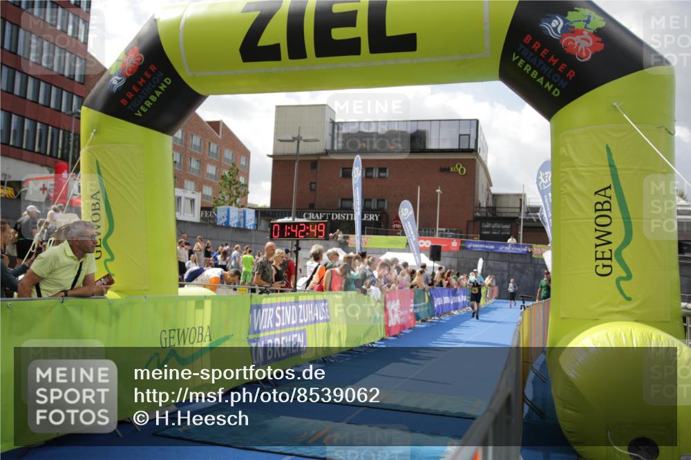 10.08.2025 - GEWOBA Citytriathlon Bremen H.Heesch http://msf.ph/oto/8539062 10.08.2025 11:46:26 Ziel 193 meine-sportfotos.de