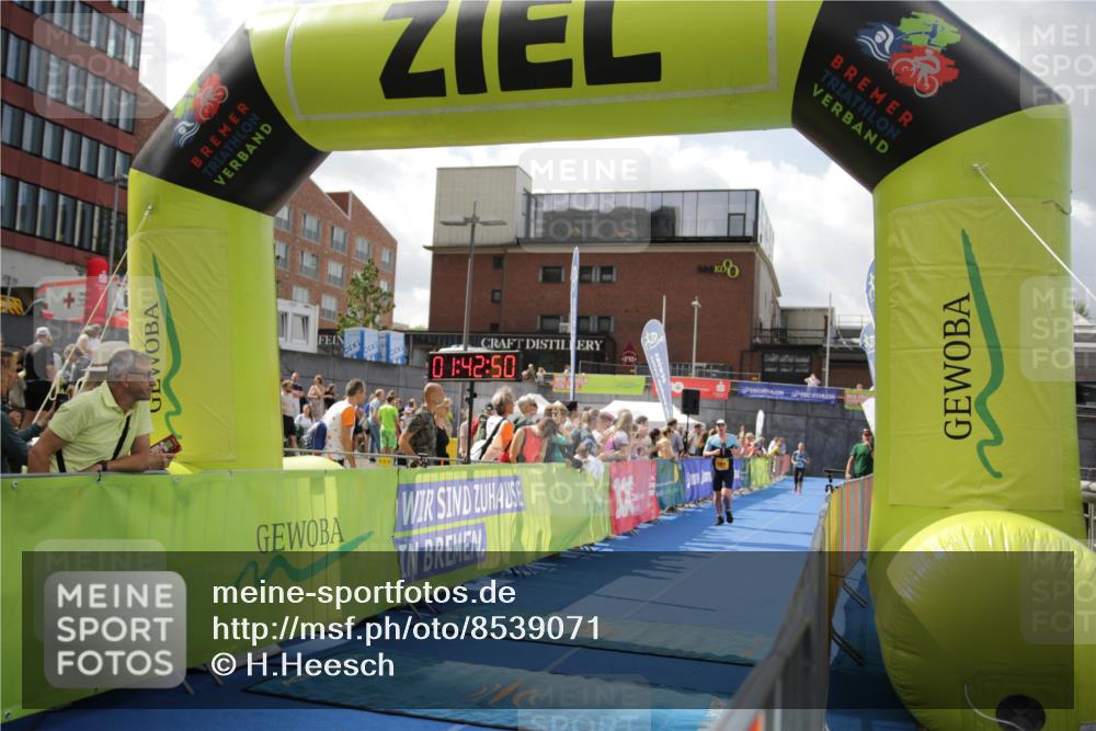 10.08.2025 - GEWOBA Citytriathlon Bremen H.Heesch http://msf.ph/oto/8539071 10.08.2025 11:46:27 Ziel 193 meine-sportfotos.de