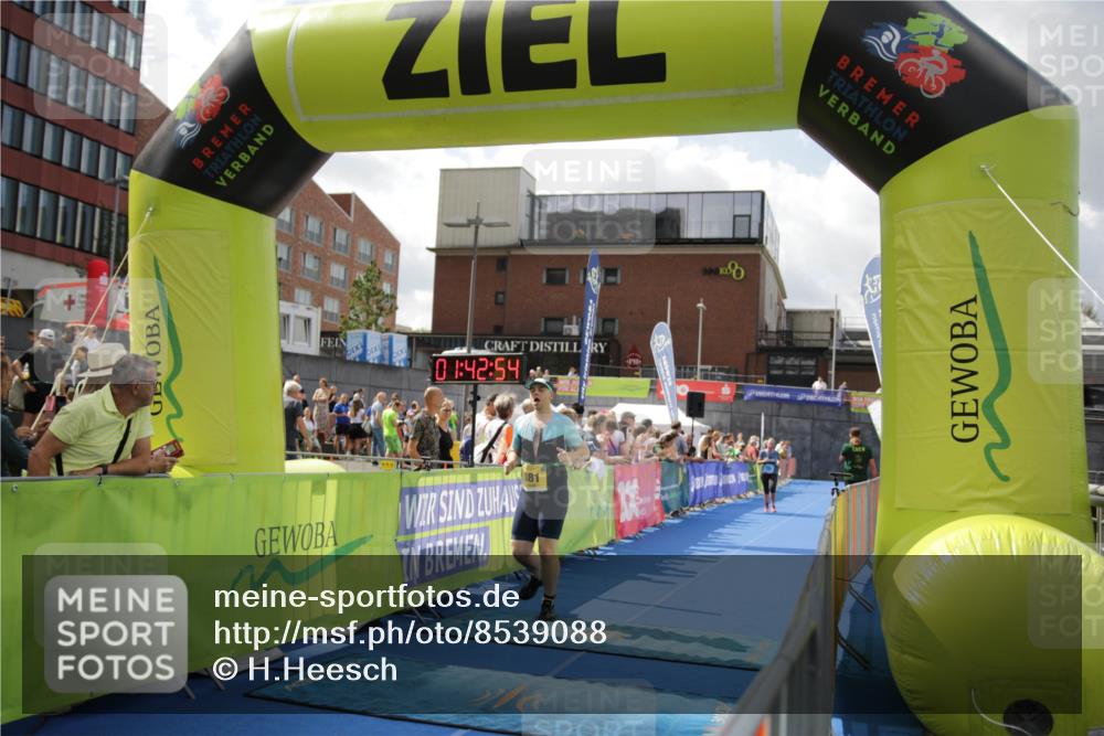 10.08.2025 - GEWOBA Citytriathlon Bremen H.Heesch http://msf.ph/oto/8539088 10.08.2025 11:46:31 Ziel 193, 381 meine-sportfotos.de