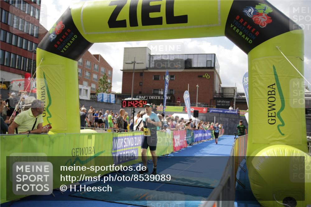 10.08.2025 - GEWOBA Citytriathlon Bremen H.Heesch http://msf.ph/oto/8539089 10.08.2025 11:46:31 Ziel 193, 381 meine-sportfotos.de
