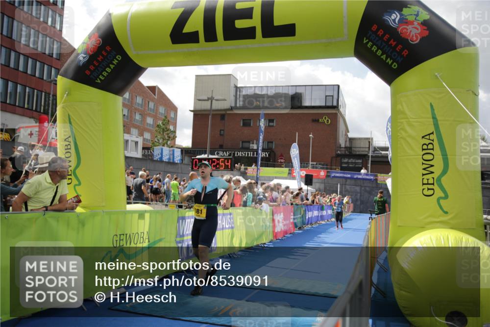10.08.2025 - GEWOBA Citytriathlon Bremen H.Heesch http://msf.ph/oto/8539091 10.08.2025 11:46:31 Ziel 193, 381 meine-sportfotos.de
