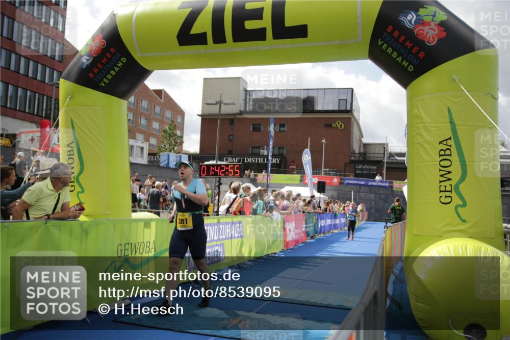 10.08.2025 - GEWOBA Citytriathlon Bremen H.Heesch http://msf.ph/oto/8539095 10.08.2025 11:46:32 Ziel 381 meine-sportfotos.de
