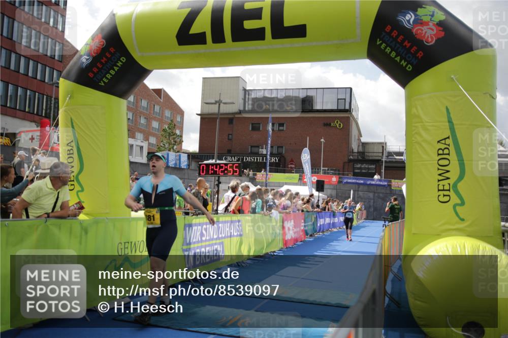 10.08.2025 - GEWOBA Citytriathlon Bremen H.Heesch http://msf.ph/oto/8539097 10.08.2025 11:46:32 Ziel 381 meine-sportfotos.de