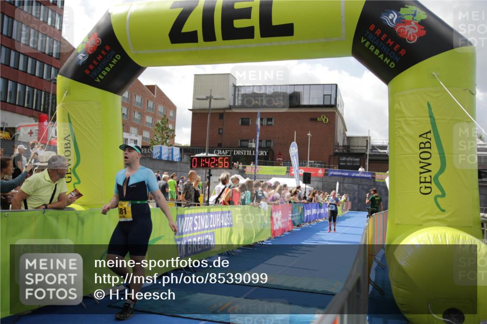 10.08.2025 - GEWOBA Citytriathlon Bremen H.Heesch http://msf.ph/oto/8539099 10.08.2025 11:46:33 Ziel 381 meine-sportfotos.de