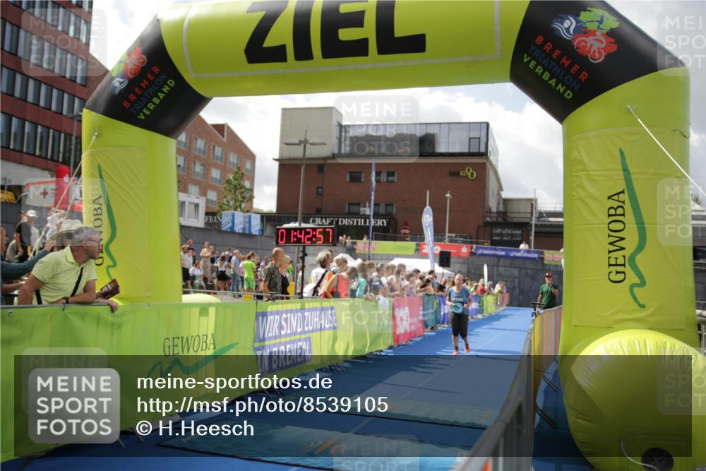 10.08.2025 - GEWOBA Citytriathlon Bremen H.Heesch http://msf.ph/oto/8539105 10.08.2025 11:46:34 Ziel 381 meine-sportfotos.de