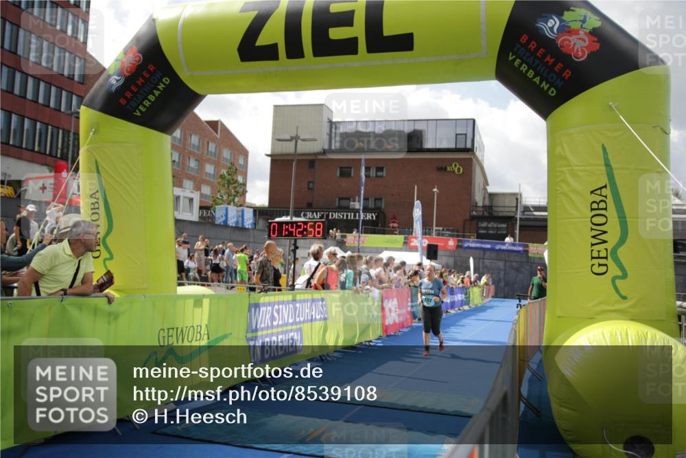 10.08.2025 - GEWOBA Citytriathlon Bremen H.Heesch http://msf.ph/oto/8539108 10.08.2025 11:46:35 Ziel 381 meine-sportfotos.de