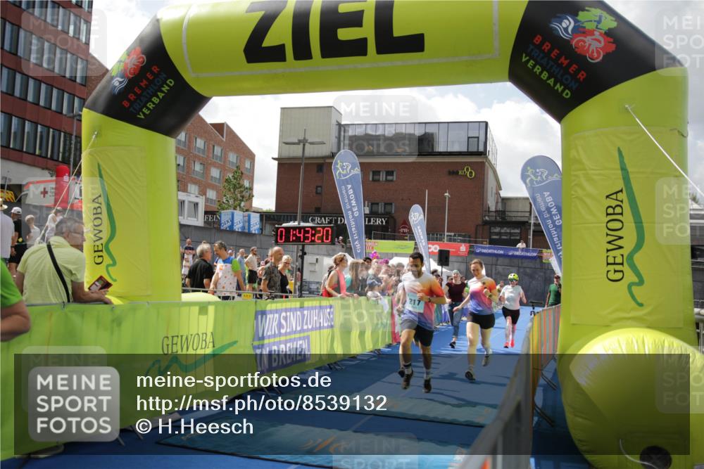 10.08.2025 - GEWOBA Citytriathlon Bremen H.Heesch http://msf.ph/oto/8539132 10.08.2025 11:46:57 Ziel 73 meine-sportfotos.de