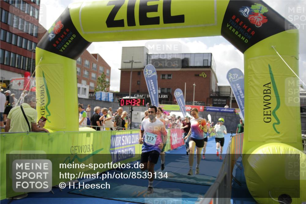 10.08.2025 - GEWOBA Citytriathlon Bremen H.Heesch http://msf.ph/oto/8539134 10.08.2025 11:46:58 Ziel 73, 113, 217 meine-sportfotos.de