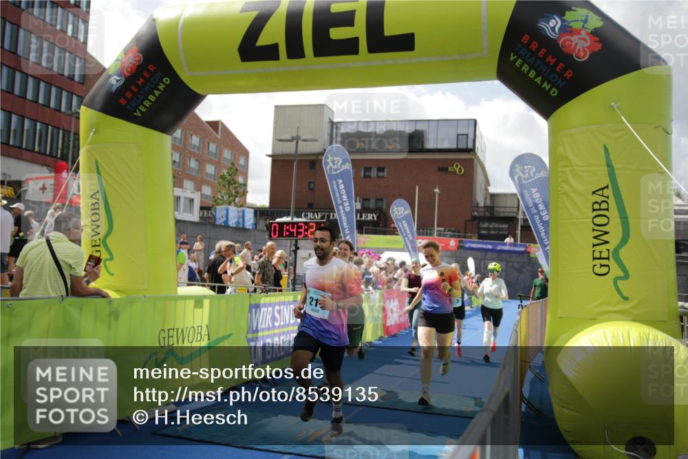 10.08.2025 - GEWOBA Citytriathlon Bremen H.Heesch http://msf.ph/oto/8539135 10.08.2025 11:46:58 Ziel 73, 113, 217 meine-sportfotos.de
