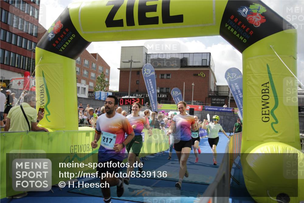 10.08.2025 - GEWOBA Citytriathlon Bremen H.Heesch http://msf.ph/oto/8539136 10.08.2025 11:46:58 Ziel 73, 113, 217 meine-sportfotos.de