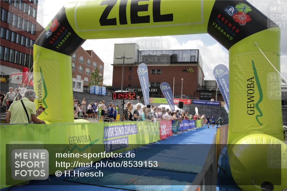 10.08.2025 - GEWOBA Citytriathlon Bremen H.Heesch http://msf.ph/oto/8539153 10.08.2025 11:47:29 Ziel 415 meine-sportfotos.de