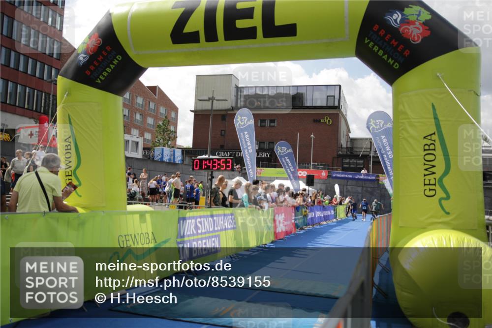 10.08.2025 - GEWOBA Citytriathlon Bremen H.Heesch http://msf.ph/oto/8539155 10.08.2025 11:47:30 Ziel 415 meine-sportfotos.de