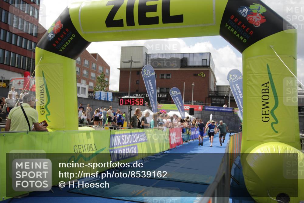 10.08.2025 - GEWOBA Citytriathlon Bremen H.Heesch http://msf.ph/oto/8539162 10.08.2025 11:47:35 Ziel 415 meine-sportfotos.de