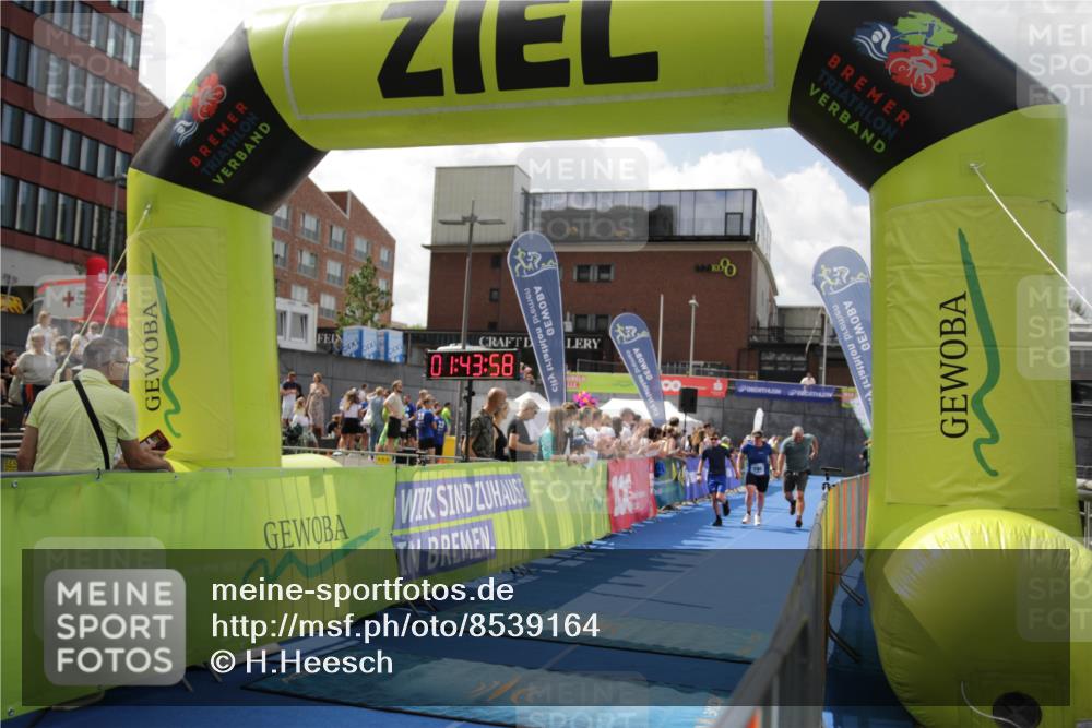 10.08.2025 - GEWOBA Citytriathlon Bremen H.Heesch http://msf.ph/oto/8539164 10.08.2025 11:47:35 Ziel 415 meine-sportfotos.de