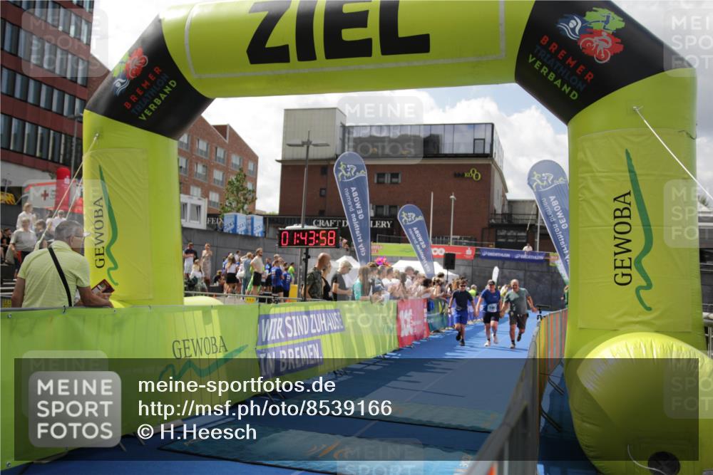 10.08.2025 - GEWOBA Citytriathlon Bremen H.Heesch http://msf.ph/oto/8539166 10.08.2025 11:47:35 Ziel 415 meine-sportfotos.de