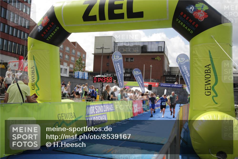 10.08.2025 - GEWOBA Citytriathlon Bremen H.Heesch http://msf.ph/oto/8539167 10.08.2025 11:47:35 Ziel 415 meine-sportfotos.de