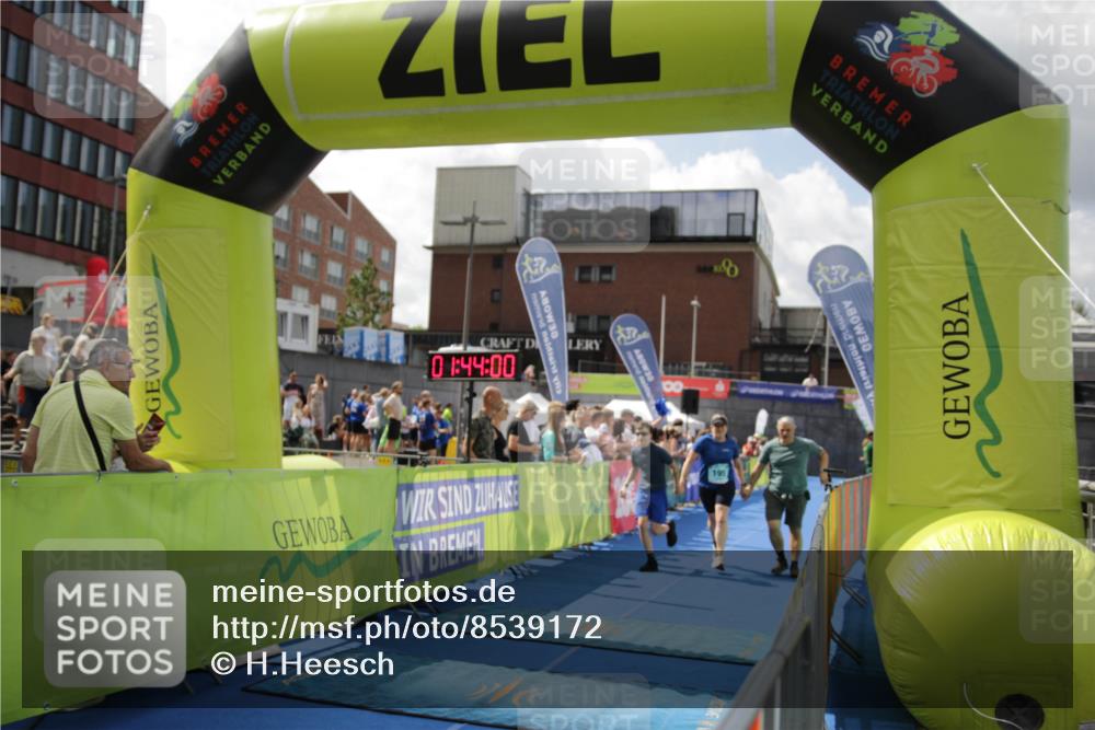 10.08.2025 - GEWOBA Citytriathlon Bremen H.Heesch http://msf.ph/oto/8539172 10.08.2025 11:47:37 Ziel 195, 415 meine-sportfotos.de