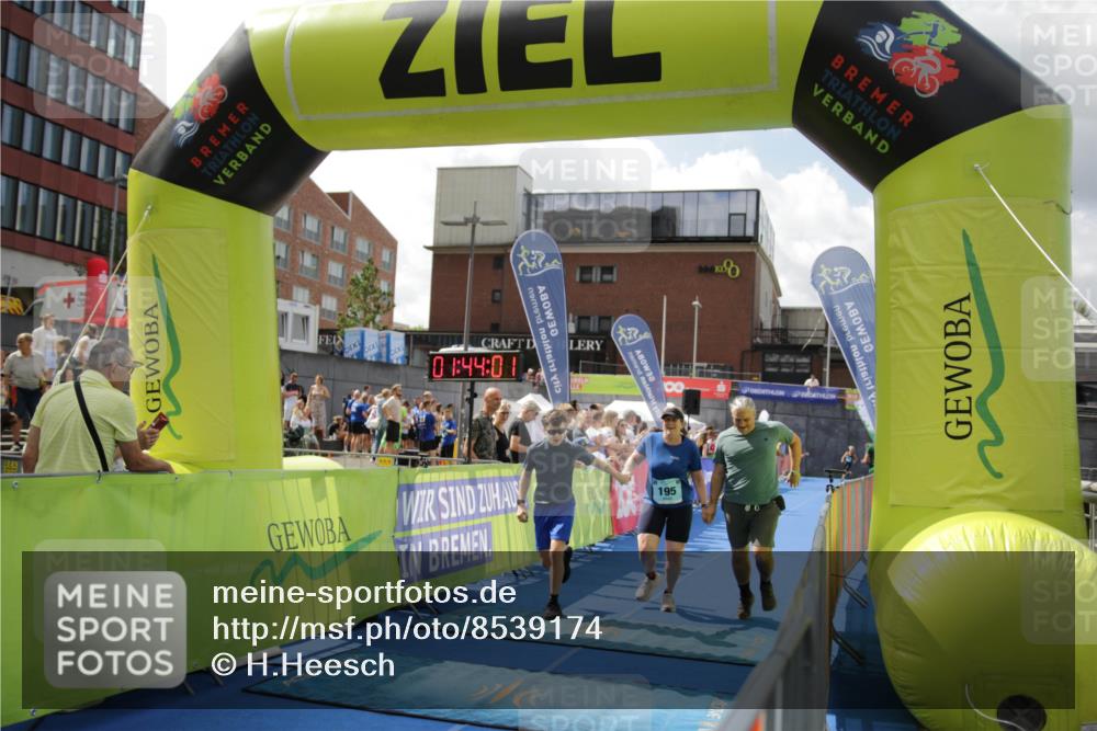 10.08.2025 - GEWOBA Citytriathlon Bremen H.Heesch http://msf.ph/oto/8539174 10.08.2025 11:47:38 Ziel 195, 415 meine-sportfotos.de