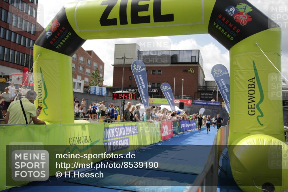 10.08.2025 - GEWOBA Citytriathlon Bremen H.Heesch http://msf.ph/oto/8539190 10.08.2025 11:47:44 Ziel 195 meine-sportfotos.de