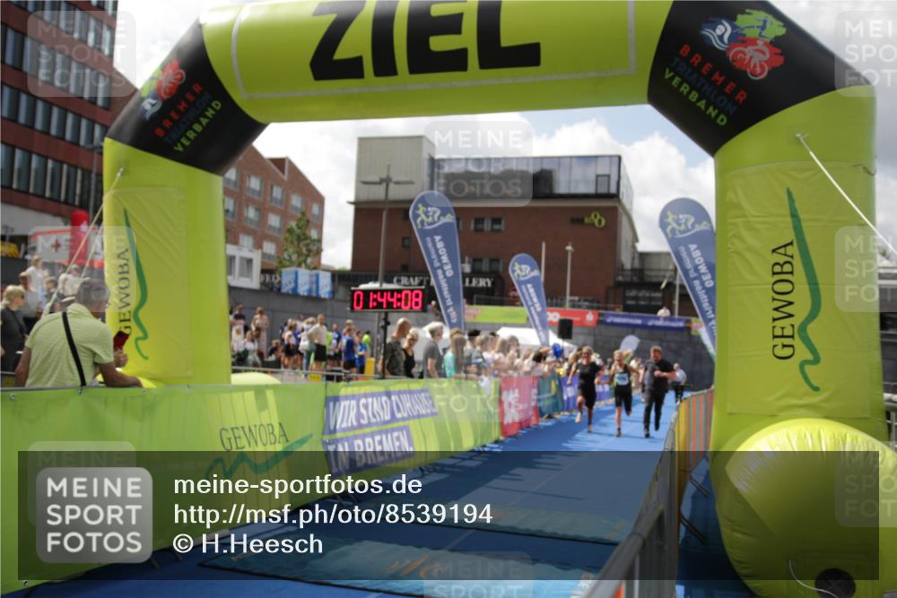 10.08.2025 - GEWOBA Citytriathlon Bremen H.Heesch http://msf.ph/oto/8539194 10.08.2025 11:47:45 Ziel 195 meine-sportfotos.de
