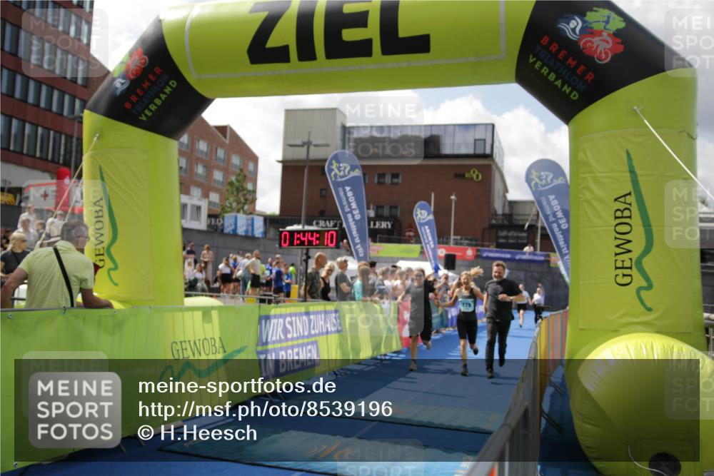 10.08.2025 - GEWOBA Citytriathlon Bremen H.Heesch http://msf.ph/oto/8539196 10.08.2025 11:47:47 Ziel 179, 195 meine-sportfotos.de