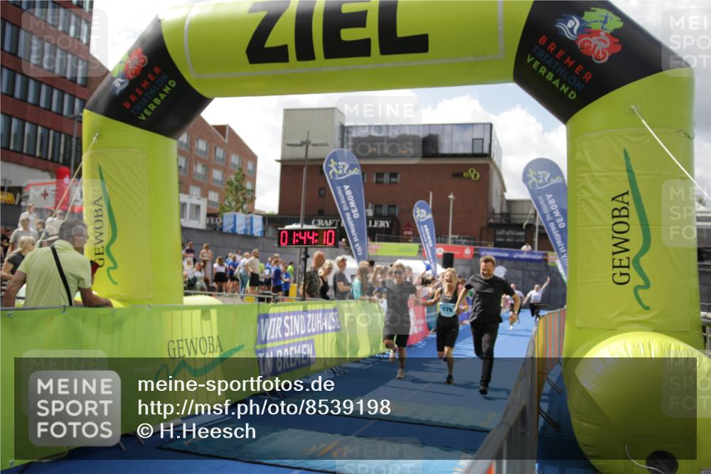 10.08.2025 - GEWOBA Citytriathlon Bremen H.Heesch http://msf.ph/oto/8539198 10.08.2025 11:47:47 Ziel 179, 195 meine-sportfotos.de