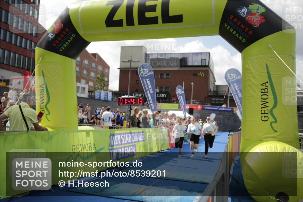 10.08.2025 - GEWOBA Citytriathlon Bremen H.Heesch http://msf.ph/oto/8539201 10.08.2025 11:47:50 Ziel 179, 195 meine-sportfotos.de