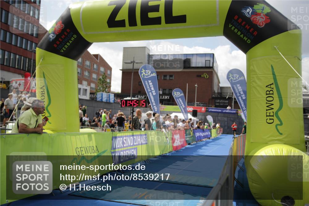 10.08.2025 - GEWOBA Citytriathlon Bremen H.Heesch http://msf.ph/oto/8539217 10.08.2025 11:48:52 Ziel  meine-sportfotos.de
