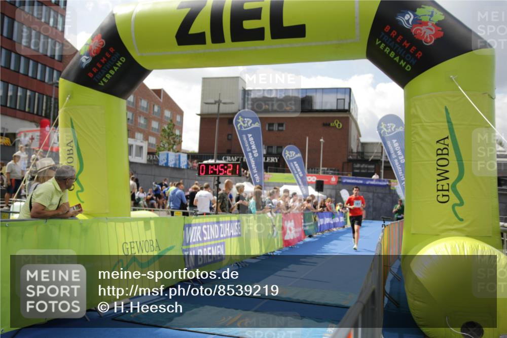 10.08.2025 - GEWOBA Citytriathlon Bremen H.Heesch http://msf.ph/oto/8539219 10.08.2025 11:48:58 Ziel  meine-sportfotos.de