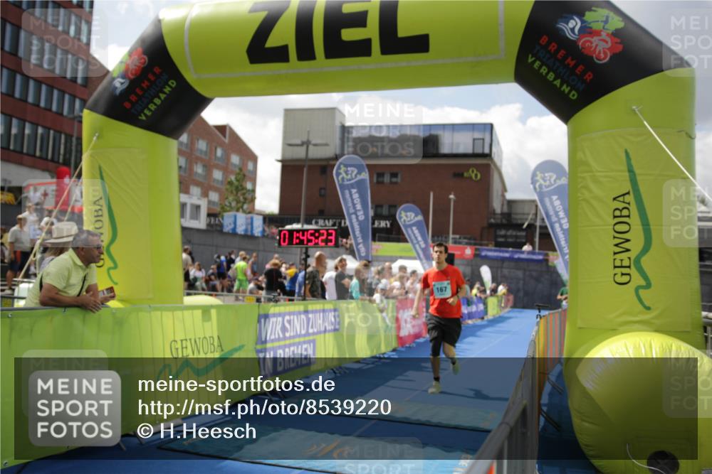10.08.2025 - GEWOBA Citytriathlon Bremen H.Heesch http://msf.ph/oto/8539220 10.08.2025 11:49:00 Ziel 167 meine-sportfotos.de