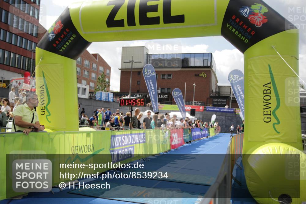10.08.2025 - GEWOBA Citytriathlon Bremen H.Heesch http://msf.ph/oto/8539234 10.08.2025 11:49:33 Ziel 497 meine-sportfotos.de