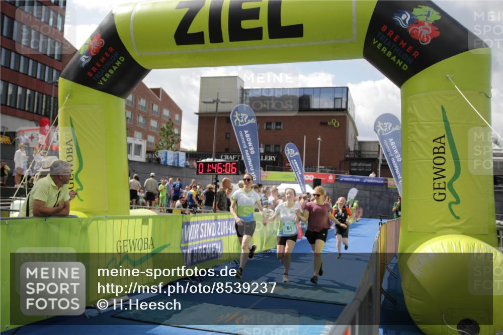 10.08.2025 - GEWOBA Citytriathlon Bremen H.Heesch http://msf.ph/oto/8539237 10.08.2025 11:49:43 Ziel 61 meine-sportfotos.de