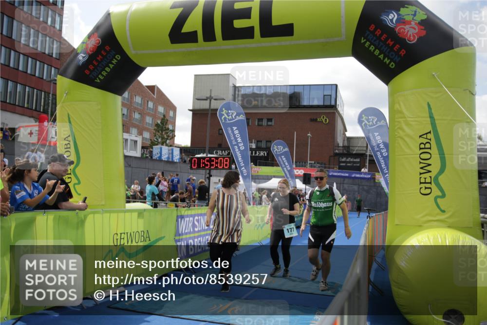 10.08.2025 - GEWOBA Citytriathlon Bremen H.Heesch http://msf.ph/oto/8539257 10.08.2025 11:56:45 Ziel 177 meine-sportfotos.de