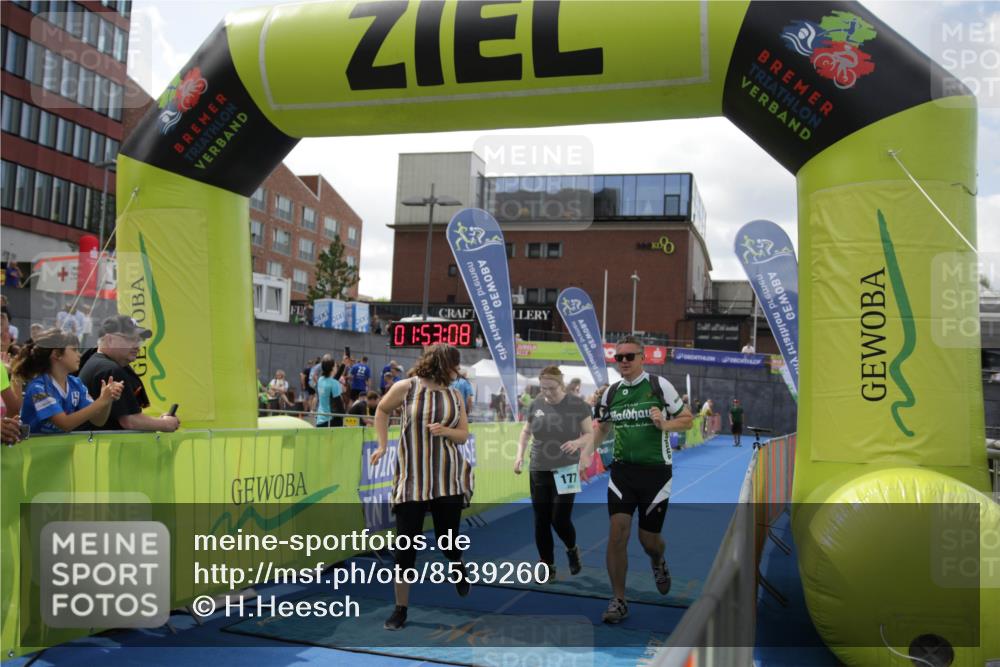10.08.2025 - GEWOBA Citytriathlon Bremen H.Heesch http://msf.ph/oto/8539260 10.08.2025 11:56:45 Ziel 177 meine-sportfotos.de