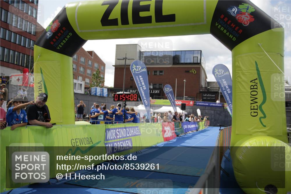 10.08.2025 - GEWOBA Citytriathlon Bremen H.Heesch http://msf.ph/oto/8539261 10.08.2025 11:57:45 Ziel 17 meine-sportfotos.de