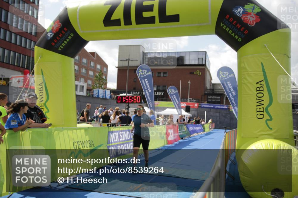 10.08.2025 - GEWOBA Citytriathlon Bremen H.Heesch http://msf.ph/oto/8539264 10.08.2025 12:00:27 Ziel 496 meine-sportfotos.de